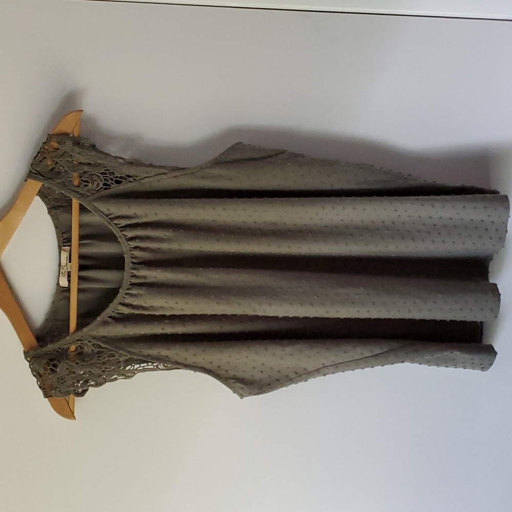 Like new! Les Serein Nalu crochet detail knit tank in olive, size XXL.